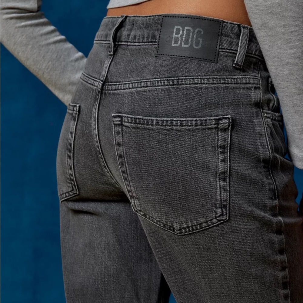 Ur and Outfitters BDG Cropped Cowboy Jean sixe: 26